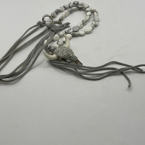 Skull with marble stone and leather necklace. - Picture 5 of 7